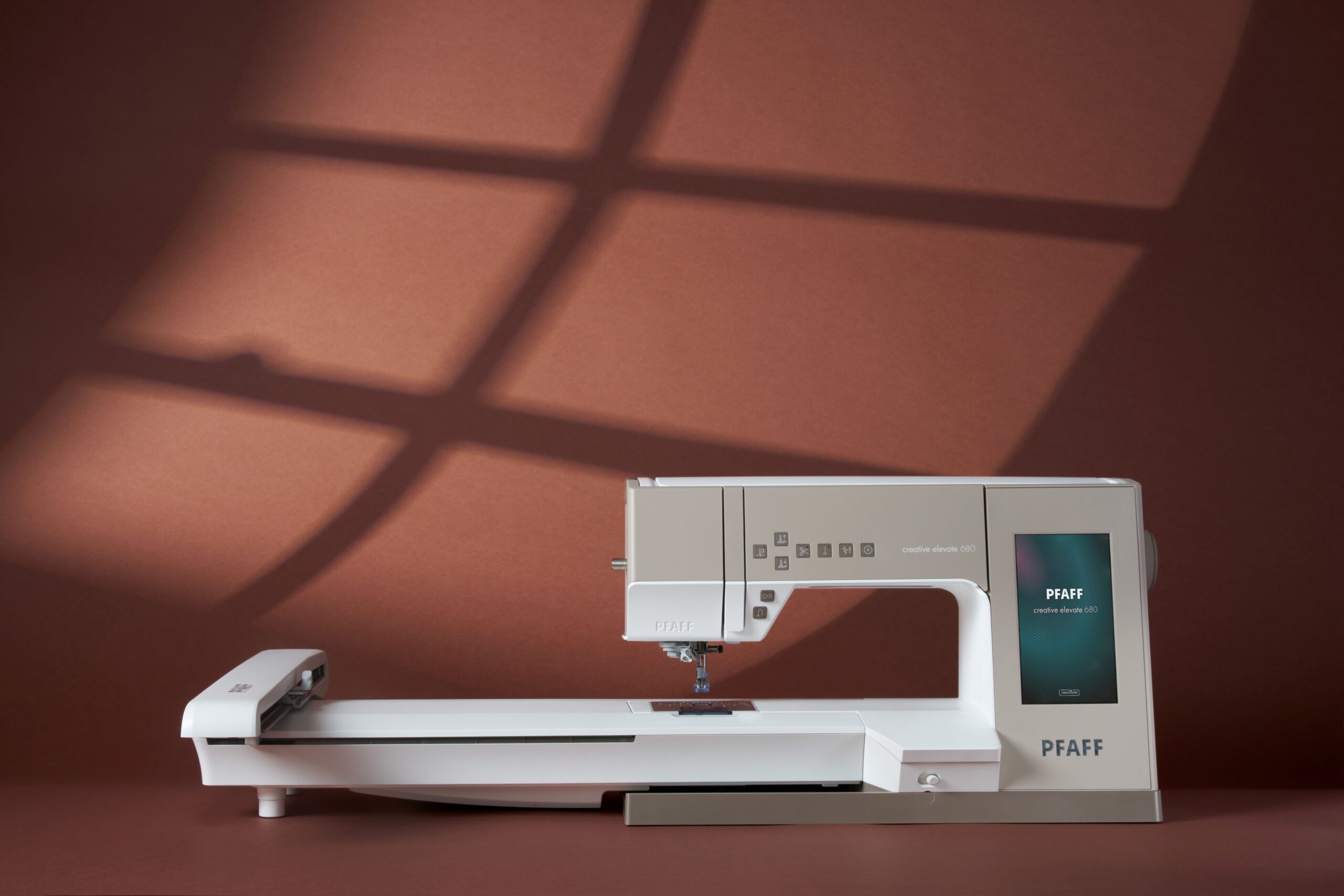 Creative Elevate 680 Näh- Stickmaschine – Pfaff
